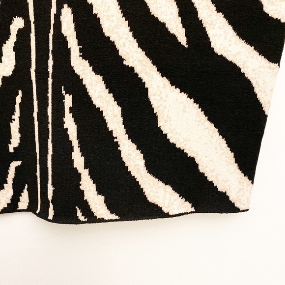 Ronny Kobo Caden Zebra Print Pencil Skirt in size Large NWT - Picture 7 of 10